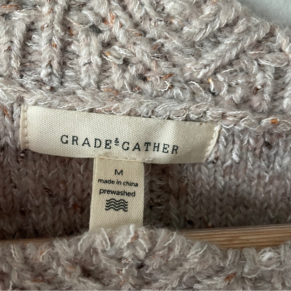 Oatmeal scalloped crew neck with detail - Picture 4 of 5
